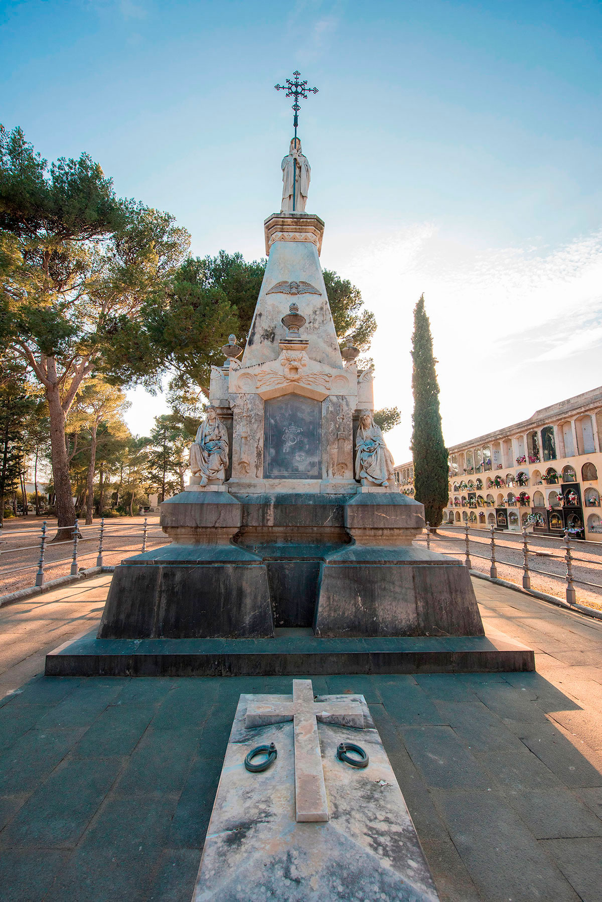 PANTEÓ DELS FILLS IL·LUSTRES/FAMÍLIA MACIÀ VILA