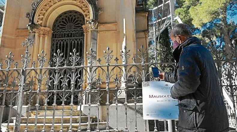 Códigos que revelan la historia del cementerio de Reus