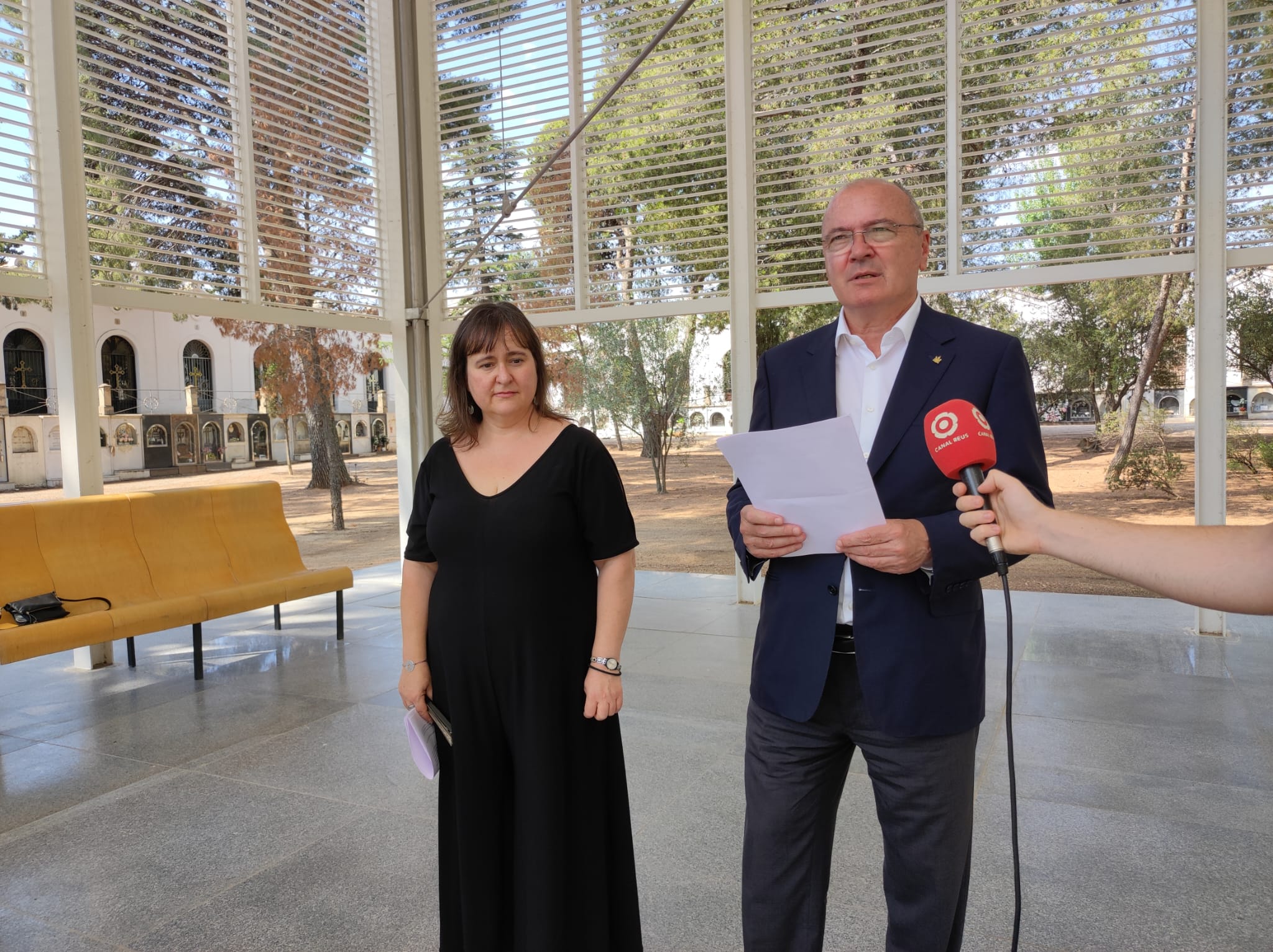 L'Alcalde de Reus Carles Pellicer i la regidora Montserrat Flores durant la presentació del projecte