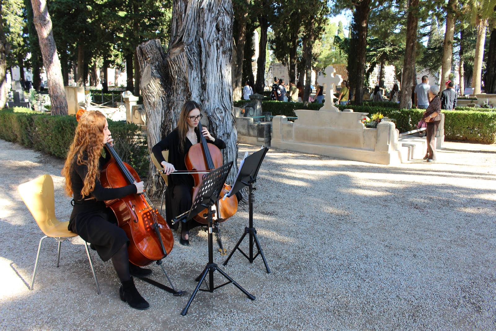 Ofrena floral al Cementiri General de Reus amb motiu de Tots Sants