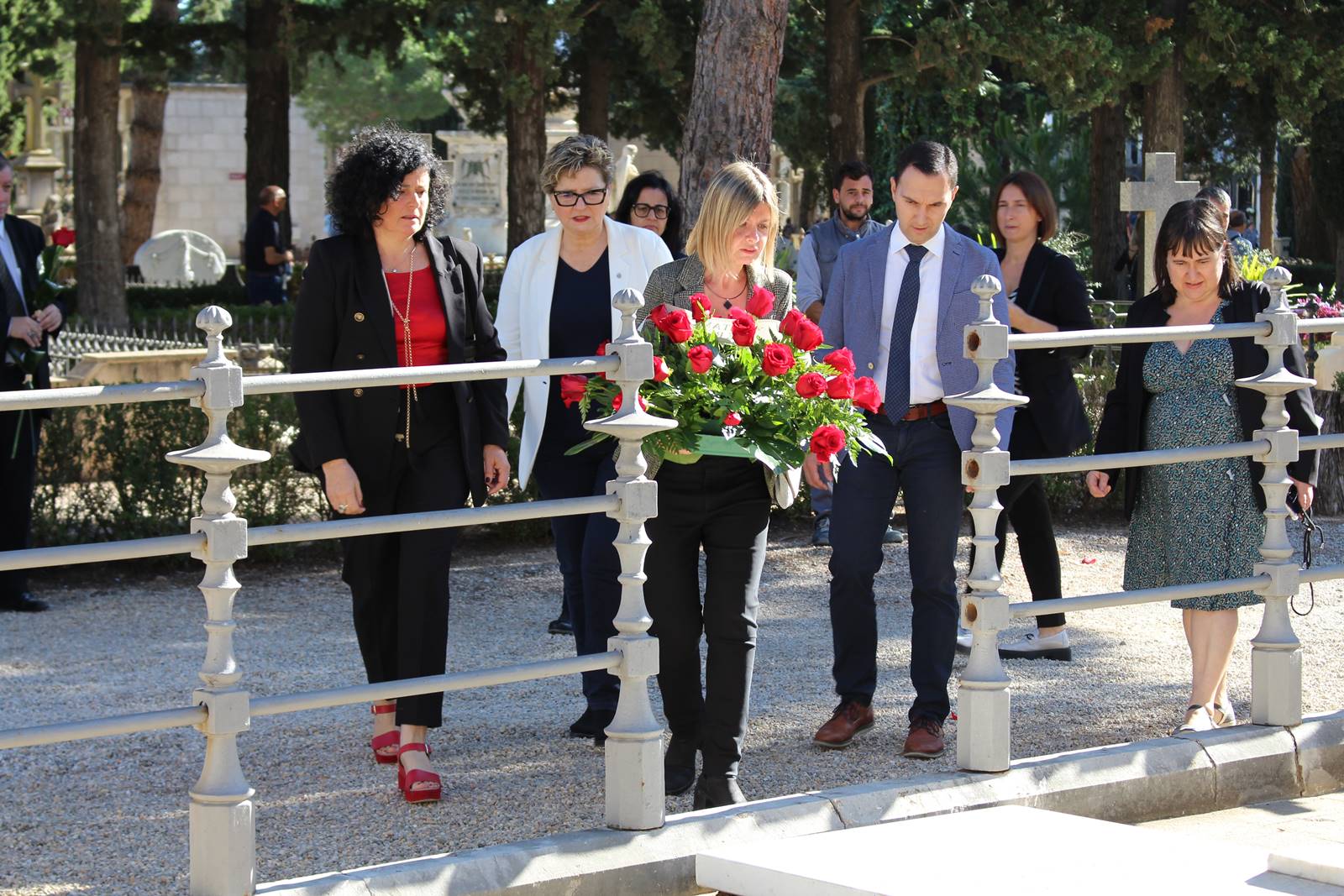 Ofrena floral al Cementiri General de Reus amb motiu de Tots Sants